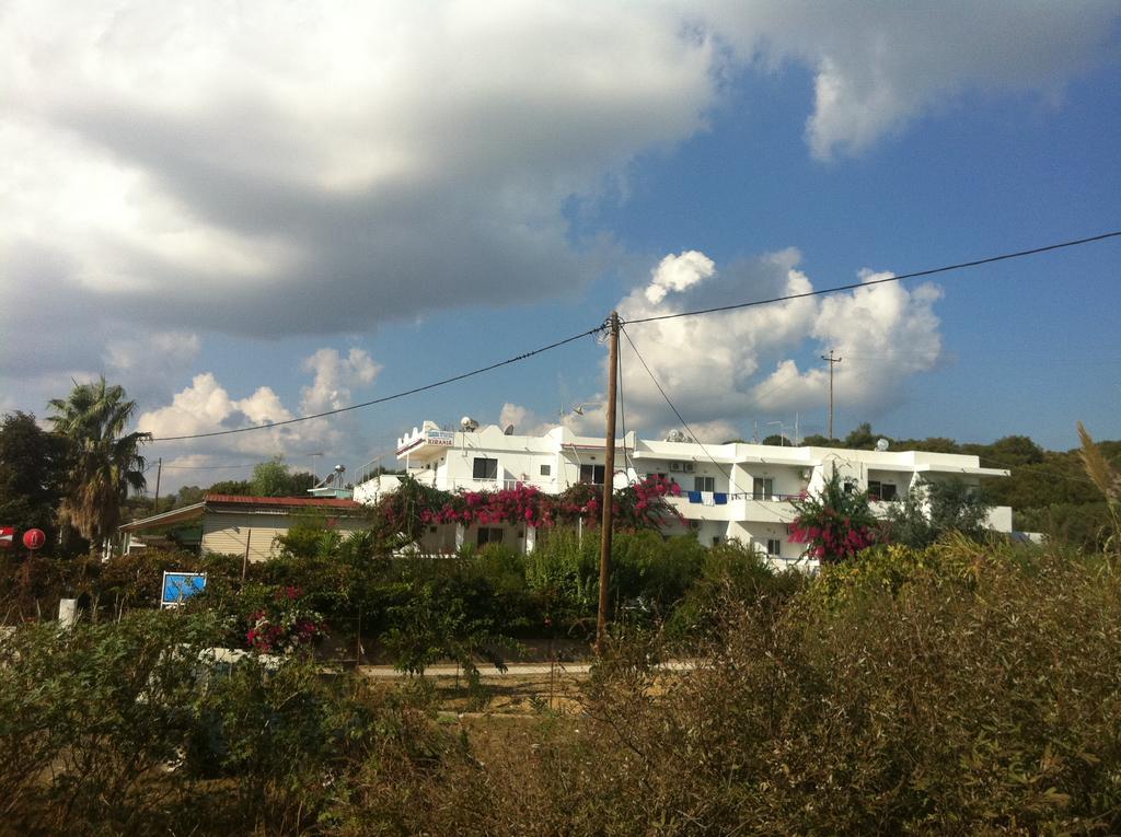 Corafili Holiday Suites คิโอตาริ ภายนอก รูปภาพ